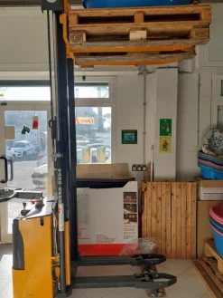 Transpallet elevatore elettrico