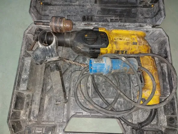 7#5859 Trapano Makita e avvitatore De Walt