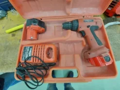 7#5859 Trapano Makita e avvitatore De Walt