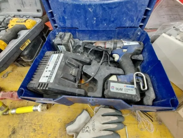 7#5859 Trapano Makita e avvitatore De Walt