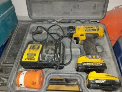 7#5859 Trapano Makita e avvitatore De Walt
