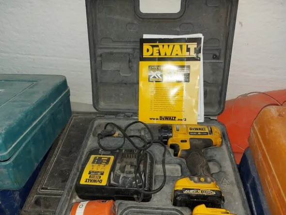 7#5859 Trapano Makita e avvitatore De Walt