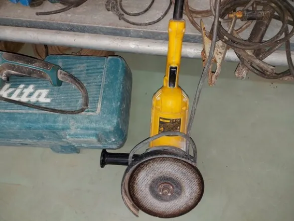 7#5859 Trapano Makita e avvitatore De Walt