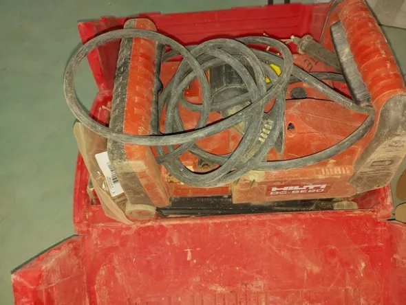 7#5859 Trapano Makita e avvitatore De Walt