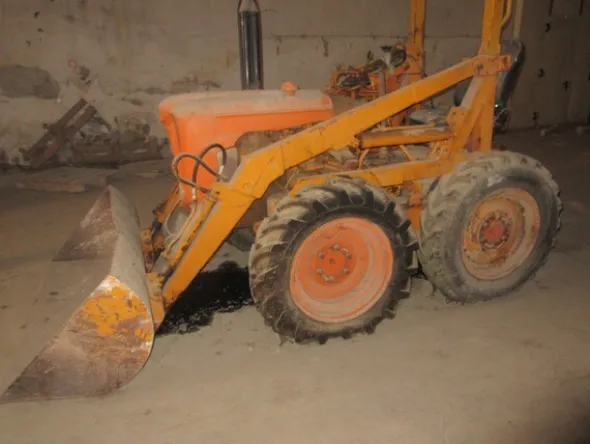 385#7078 Trattore agricolo con pala