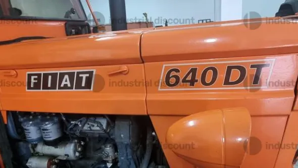 2#9869 Trattore agricolo FIAT 640DT8
