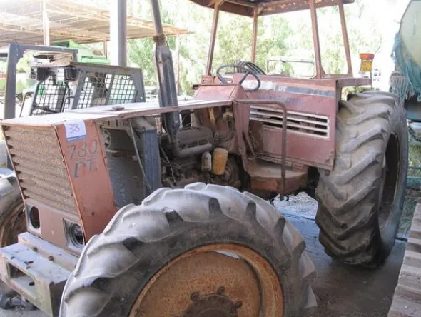 38#2338 Trattore agricolo gommato Fiat
