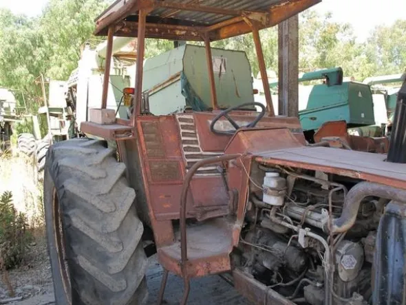 38#2338 Trattore agricolo gommato Fiat