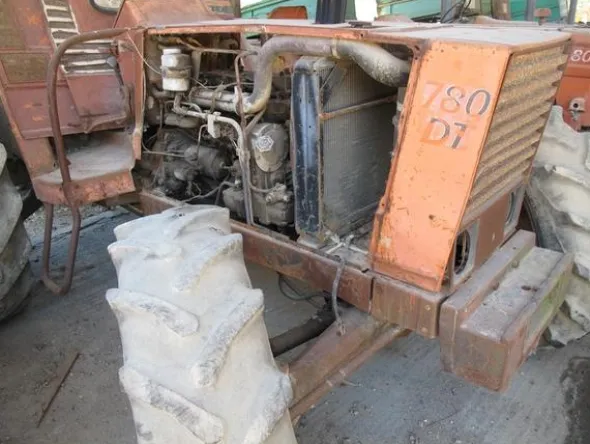 38#2338 Trattore agricolo gommato Fiat