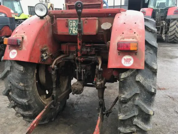 13#3850 Trattore Belarus T40