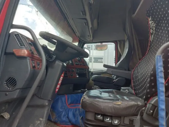9#8039 Trattore cabinato Volvo Truck FH42T