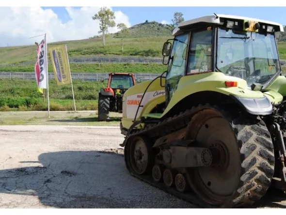31#3287 Trattore cingolato Claas Challenger 35
