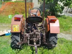 1#8884 Trattore Fiat 300
