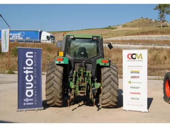 8#3287 Trattore John Deere 6400 AS