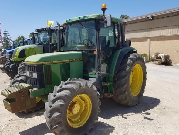 8#3287 Trattore John Deere 6400 AS