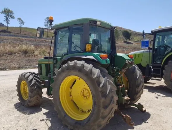 8#3287 Trattore John Deere 6400 AS