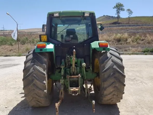 8#3287 Trattore John Deere 6400 AS