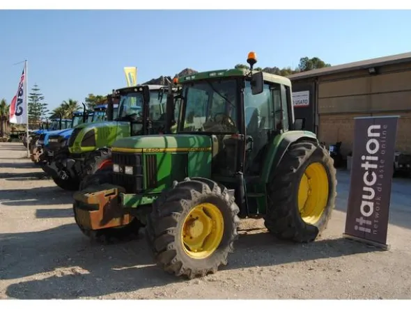 8#3287 Trattore John Deere 6400 AS