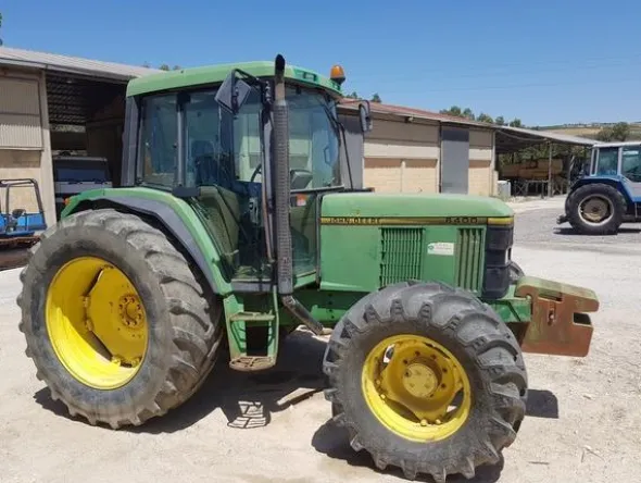 8#3287 Trattore John Deere 6400 AS