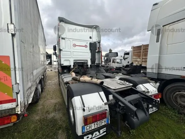 13#9792 Trattore stradale DAF