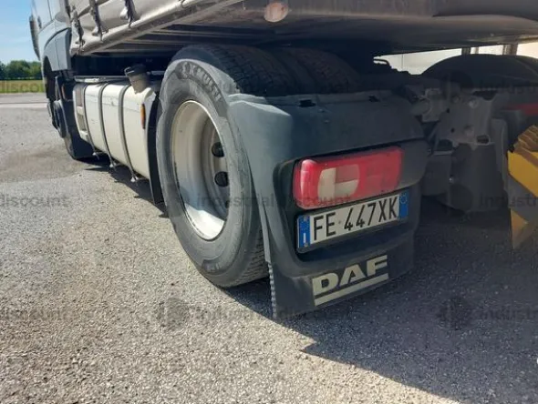 3#9469 Trattore stradale DAF
