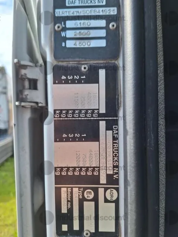 4#9452 Trattore stradale DAF FT XF 105