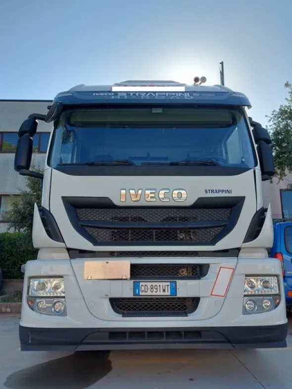 4#7956 Trattore stradale Iveco