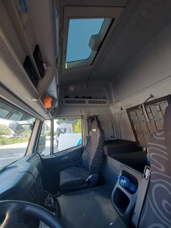 4#7956 Trattore stradale Iveco