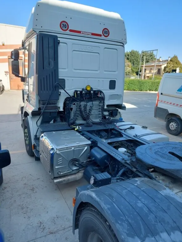 4#7956 Trattore stradale Iveco