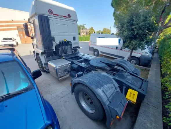 4#7956 Trattore stradale Iveco