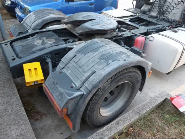 4#7956 Trattore stradale Iveco