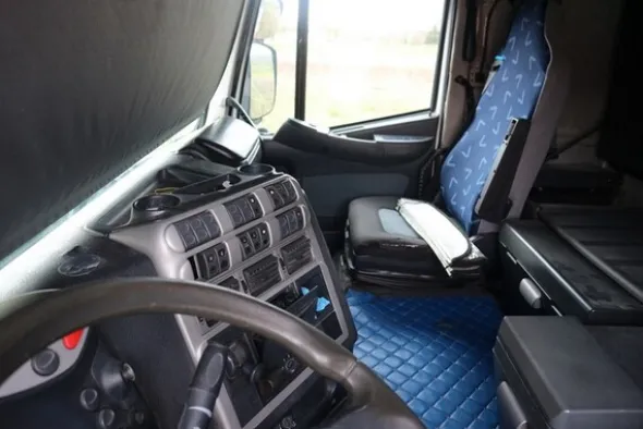 5#7092 Trattore stradale Iveco