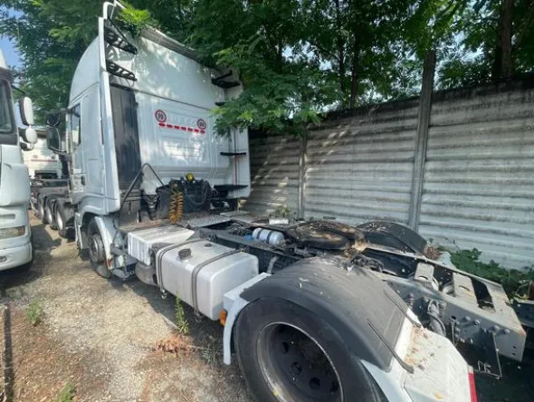 4#8581 Trattore stradale Iveco