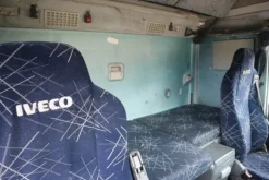 4#7092 Trattore stradale Iveco