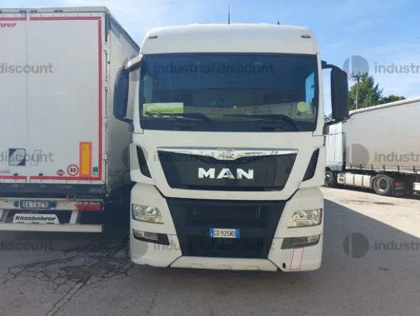 1#9469 Trattore stradale MAN