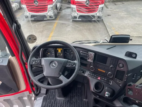 9#8302 Trattore stradale mercedes New Actros 1845