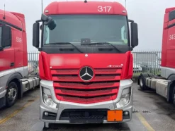 4#8302 Trattore stradale Mercedes New Actros 1845