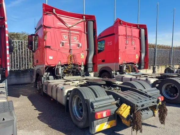 2#8302 Trattore stradale Mercedes New Actros 1845