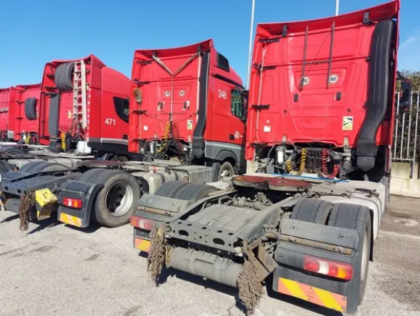 3#8302 Trattore stradale Mercedes New Actros 1845