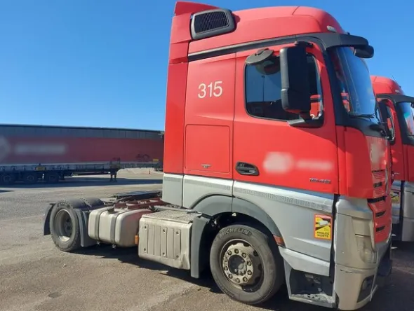 3#8302 Trattore stradale Mercedes New Actros 1845