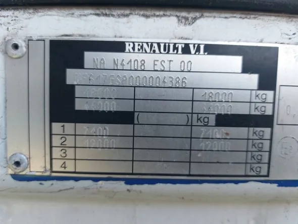 17#7408 Trattore stradale Renault