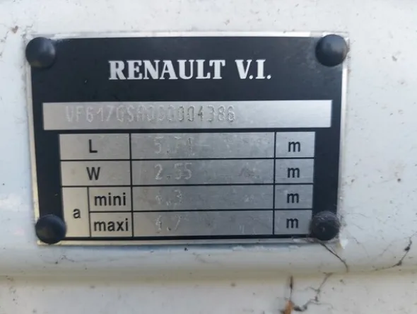 17#7408 Trattore stradale Renault