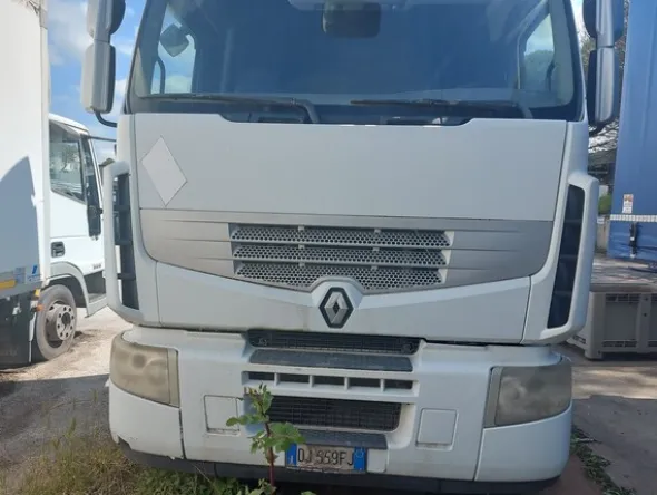 19#7675 Trattore stradale Renault