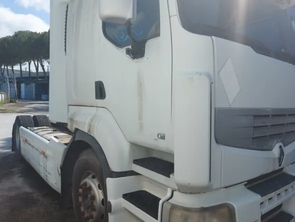 19#7675 Trattore stradale Renault