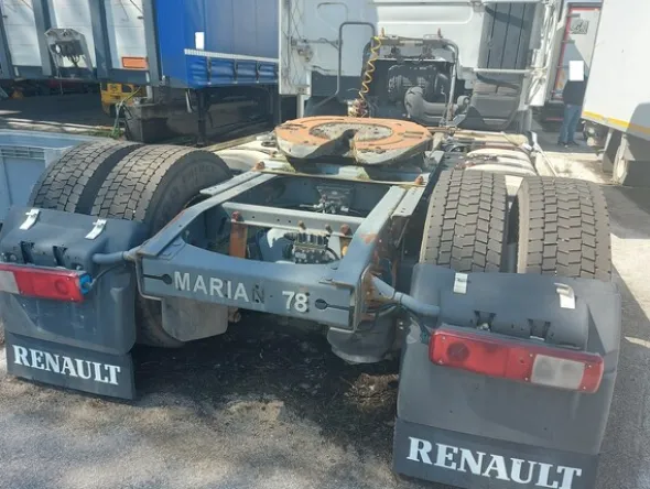 19#7675 Trattore stradale Renault