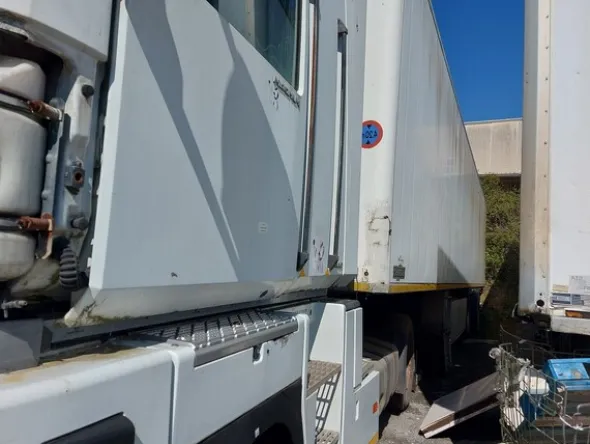 1#7675 Trattore stradale Renault e semirimorchio isotermico