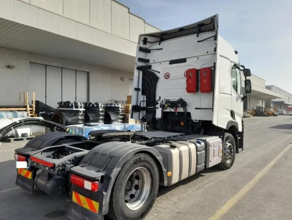 5#8085 Trattore stradale Renault RVI T460