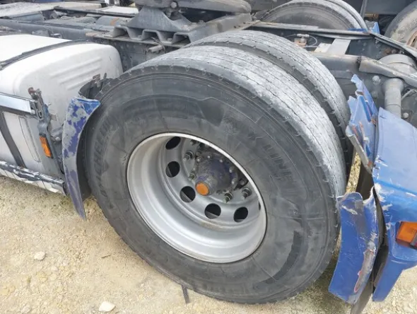 5#8177 Trattore stradale Scania
