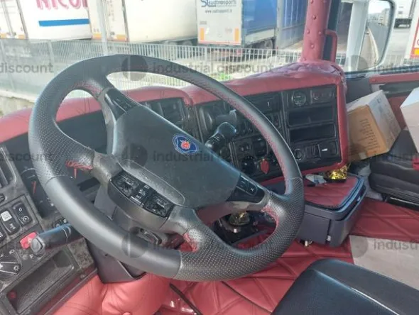7#9952 Trattore stradale Scania