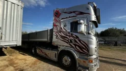 1#8332 Trattore stradale Scania R500